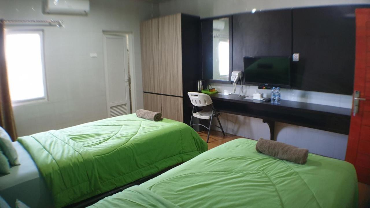 Nasional Hotel Gunungsitoli Exterior photo